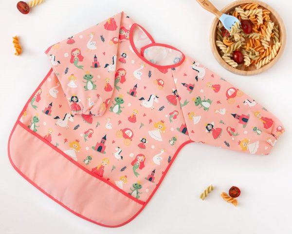 Babero impermeable con mangas