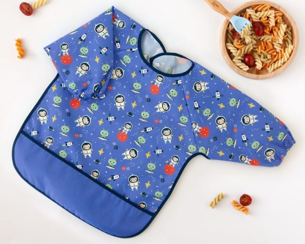 Babero impermeable con mangas