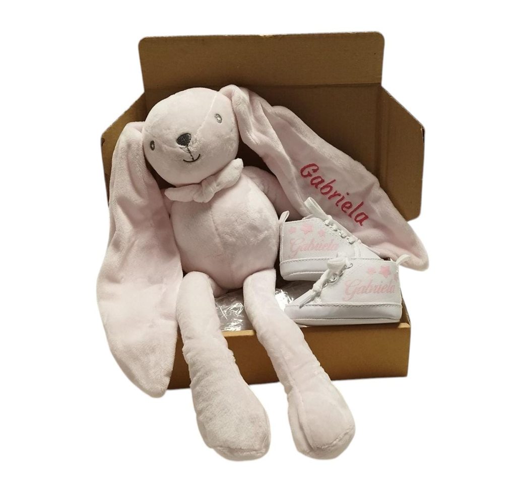 Canastilla para bebé personalizada con ropa y accesorios