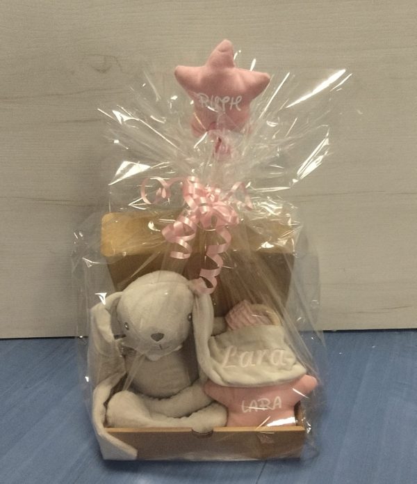 Canastilla para bebé con peluche, varita, sonajero y sonajero mordedor