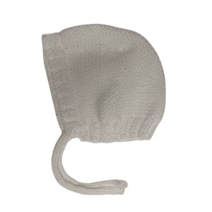 Capota de bebé recién nacido de algodón suave en diseño clásico.