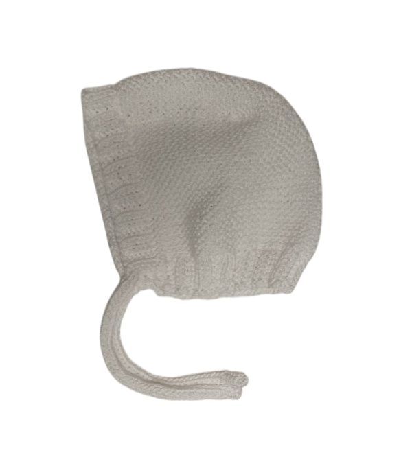 Capota de bebé recién nacido de algodón suave en diseño clásico.