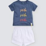 Conjunto 2 piezas para niño de Ysabel Mora, compuesto por camiseta y pantalón a juego, confeccionado en algodón suave y transpirable, ideal para primavera y verano, cómodo y ligero para uso diario